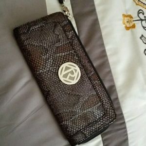 NWOT- Relic Clutch Purse/ Wallet